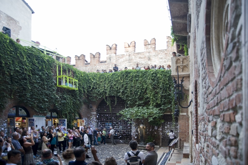 Romeo's Balcony, performance, Verona, 2013