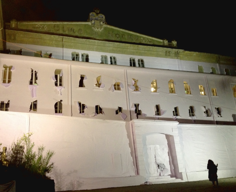 Daniel González, Paper Building, 2016, night view, courtesy the artist